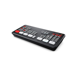 Controlador de mezclas de video profesional sobre fondo blanco.