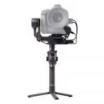 DJI RS 2 Pro: Estabilizador profesional de cámara diseñado para cineastas y creadores de contenido que buscan una solución avanzada para obtener tomas estables y cinematográficas. El DJI RS 2 Pro incluye un sistema de estabilización de 3 ejes, compatibilidad con cámaras de gran tamaño y capacidades de control remoto avanzadas. Su diseño liviano y duradero, junto con la opción de control inalámbrico y funciones inteligentes, lo convierte en una herramienta esencial para lograr resultados de alta calidad en grabaciones profesionales.