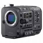 Cámara de cine Sony FX6V, compacta y ligera, con sensor full-frame 4K, diseñada para cineastas profesionales. Presenta un enfoque automático híbrido rápido, grabación a alta velocidad de fotogramas y filtro ND variable electrónico.