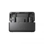 DJI Mic: Micrófono inalámbrico compacto y de alta calidad diseñado para grabar audio claro y nítido durante grabaciones de video. Con un sistema de transmisión sin cables, el DJI Mic es ideal para creadores de contenido, vloggers y cineastas que necesitan una solución de sonido portátil y fácil de usar. Ofrece una excelente calidad de sonido, baja latencia y un alcance de transmisión amplio, lo que lo convierte en una herramienta esencial para mejorar la calidad del audio en cualquier grabación.