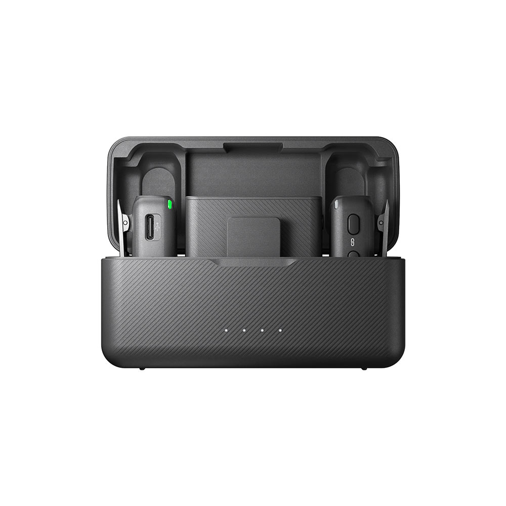 DJI-Mic-2 DJI Mic: Micrófono inalámbrico compacto y de alta calidad diseñado para grabar audio claro y nítido durante grabaciones de video. Con un sistema de transmisión sin cables, el DJI Mic es ideal para creadores de contenido, vloggers y cineastas que necesitan una solución de sonido portátil y fácil de usar. Ofrece una excelente calidad de sonido, baja latencia y un alcance de transmisión amplio, lo que lo convierte en una herramienta esencial para mejorar la calidad del audio en cualquier grabación.