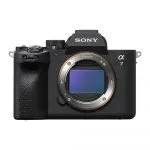 Cámara Sony A7 IV mirrorless full frame con sensor de 33 MP, enfoque automático avanzado y grabación de vídeo 4K para fotografía y producción profesional.