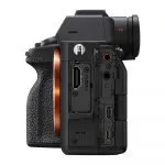 Cámara Sony A7 IV mirrorless full frame con sensor de 33 MP, enfoque automático avanzado y grabación de vídeo 4K para fotografía y producción profesional.