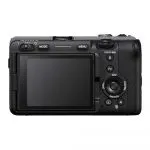 Vista frontal de la cámara Sony FX30 Cinema disponible en Provideo. Cámara compacta con sensor APS-C de 26.1MP, capaz de grabar video en 4K hasta 120fps. Ideal para cineastas y creadores de contenido que buscan calidad profesional a un precio accesible.