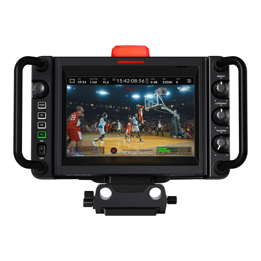 Monitor profesional mostrando partido de baloncesto en directo