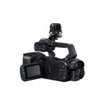 Videocámara profesional con pantalla abatible y micrófono