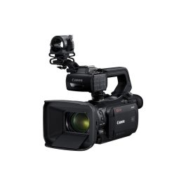 Videocámara profesional Canon con micrófono y visor UV.