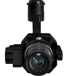 Cámara DJI con gimbal sobre fondo negro