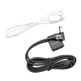 Cables USB y conector de alimentación negro