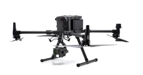 Dron profesional con cámara y tren de aterrizaje