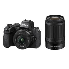 Cámara Nikon Z con dos objetivos Nikkor