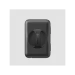 Dispositivo negro compacto Insta360 sobre fondo gris