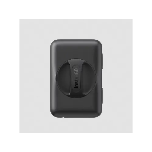 Dispositivo negro compacto Insta360 sobre fondo gris
