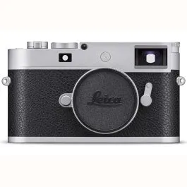 Cámara Leica telemétrica plateada y negra frontal
