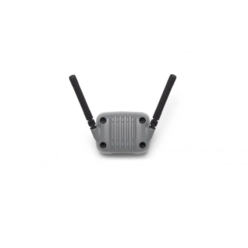 Router inalámbrico gris con dos antenas negras