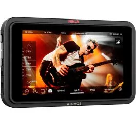 Monitor Atomos Ninja mostrando guitarrista en concierto