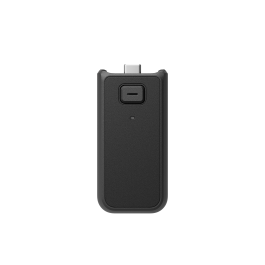 Adaptador USB-C negro compacto con botón frontal